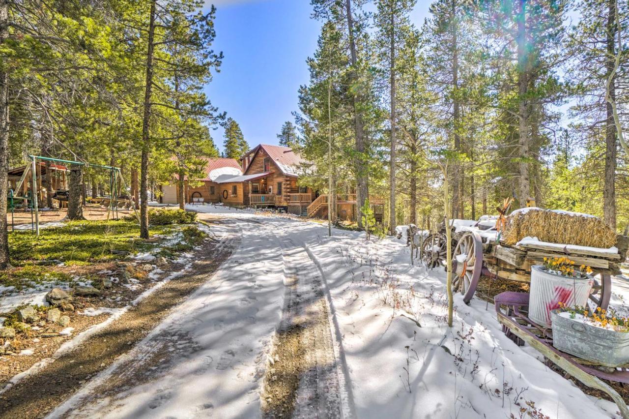Secluded Black Hawk Log Cabin With Fire Pit! 외부 사진