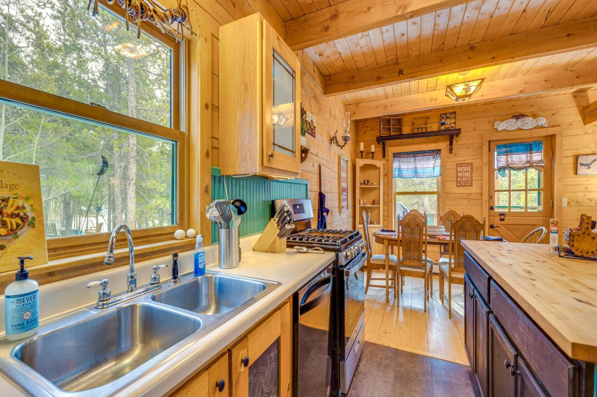 Secluded Black Hawk Log Cabin With Fire Pit! 외부 사진