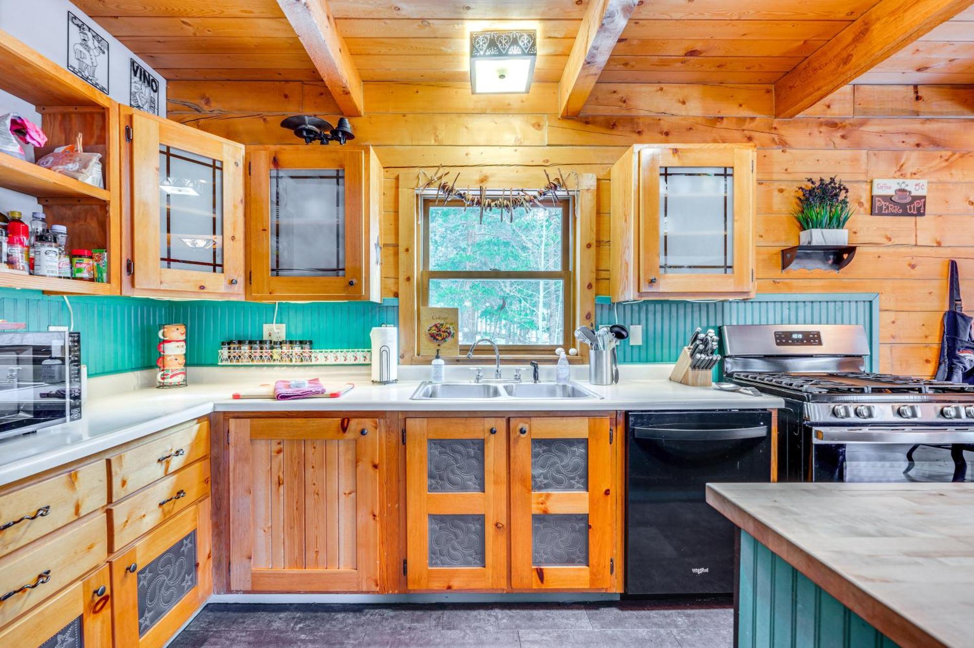 Secluded Black Hawk Log Cabin With Fire Pit! 외부 사진