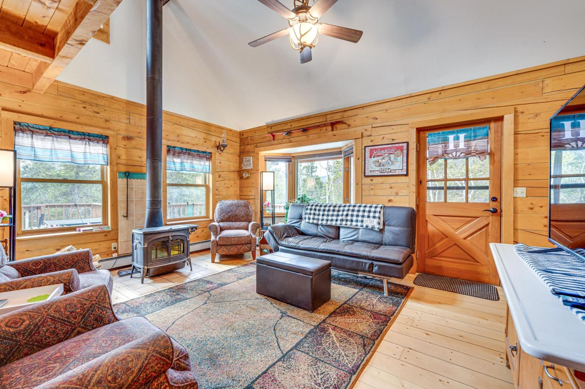 Secluded Black Hawk Log Cabin With Fire Pit! 외부 사진